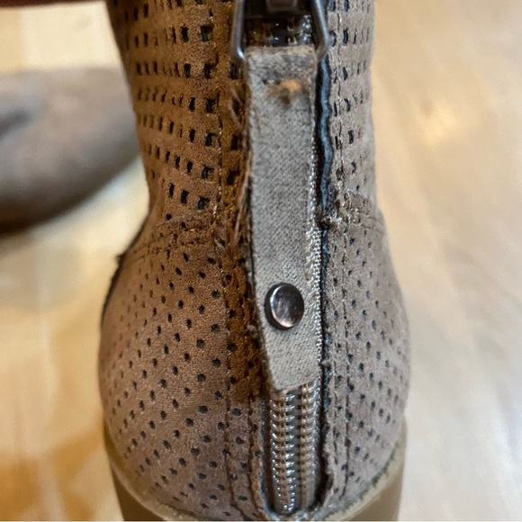 DV by Dolce Vita Women 7.5 Tan Ankle Booties - Picture 9 of 11